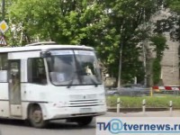 В Твери водитель маршрутки № 8 грубо нарушил ПДД и проехал железнодорожные пути перед приближающимся поездом - Новости ТИА