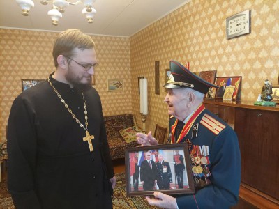 Епархия вручила ветерану Ивану Кладкевичу сертификат на покупку лекарств - Новости ТИА