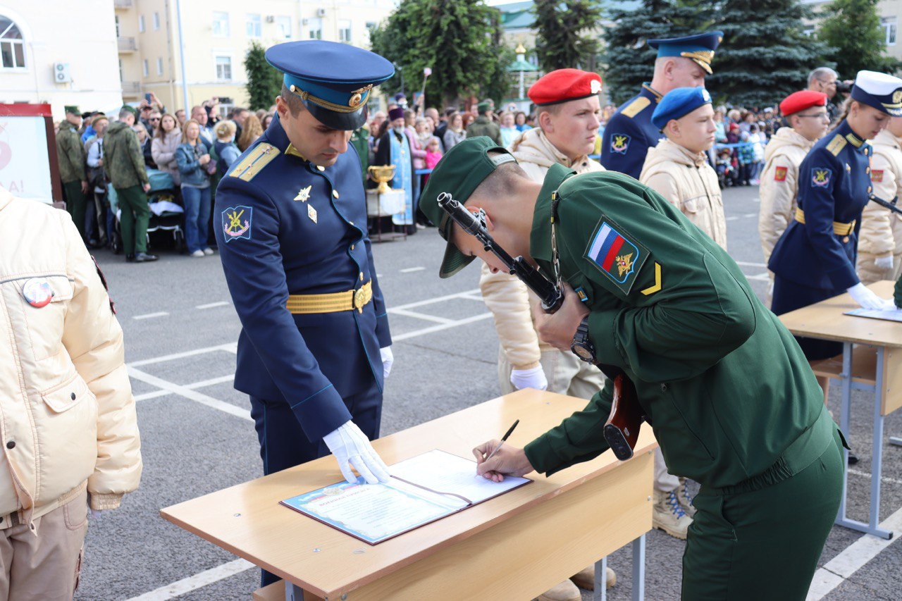 В тверской академии ВКО 259 первокурсников приняли присягу | 03.09.2022 |  Тверь - БезФормата