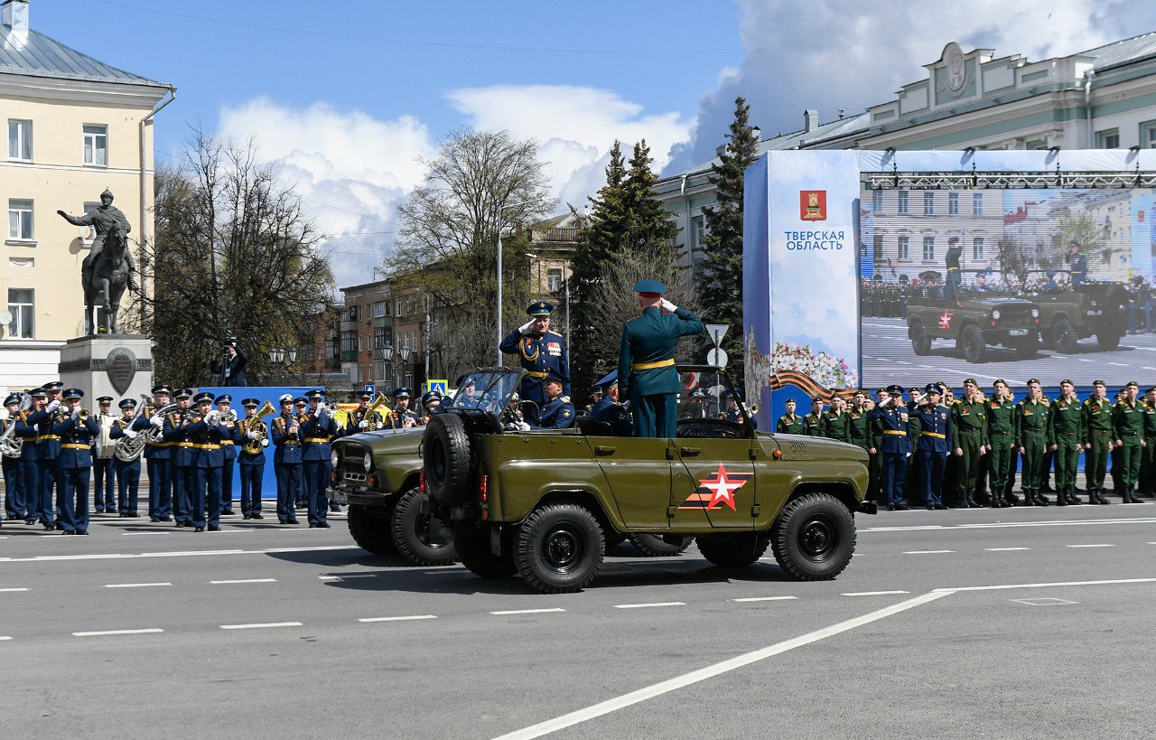 Парад победы тверь фото