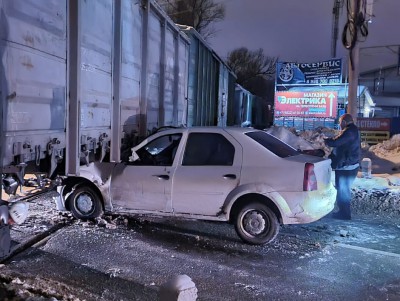 В Твери машина врезалась в железнодорожный состав - новости ТИА