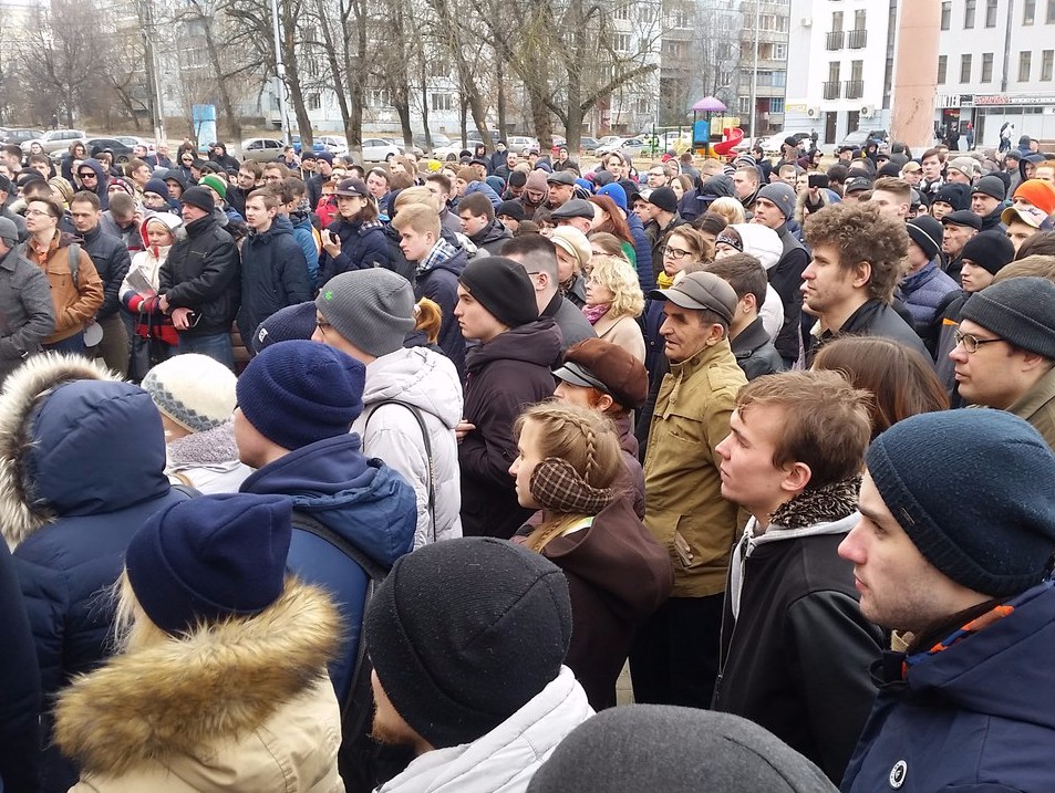 Митинг в твери. Митинг. Митинг зимой. Площадь славы митинг.