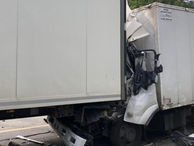 Опубликованы фотографии с места гибели водителя грузовика на трассе - Новости ТИА