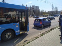 В Твери автобус въехал в легковушку - Новости ТИА