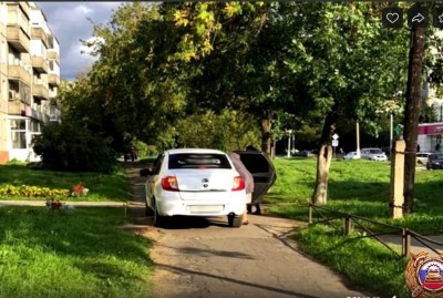 В Твери наказали водителя за езду по тротуару и высадку пассажира - Новости ТИА