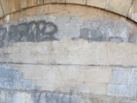 Под Новым мостом граффити с умершим тверским музыкантом замазали серой краской - новости ТИА