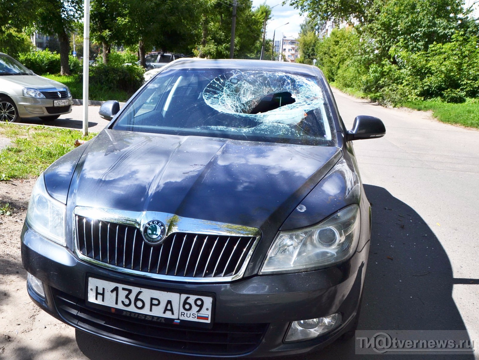 Тверская полиция проводит проверку автомобиля со следами крови и разбитым лобовым  стеклом - ТИА