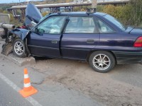 В Тверской области водитель врезался в дорожное ограждение моста, предположительная причина ДТП - сон за рулем - Новости ТИА