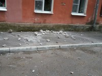 По факту обрушения карниза дома на ул. Советской в Твери следователи проводят проверку - Новости ТИА
