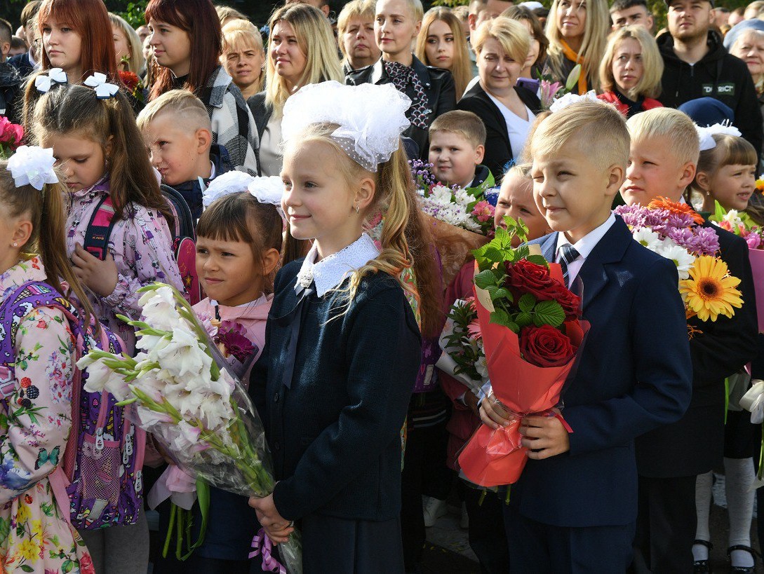 В День знаний в тверских школах прошли торжественные линейки | 01.09.2022 |  Тверь - БезФормата