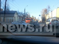 В Твери полицейский автомобиль врезался в иномарку - Новости ТИА