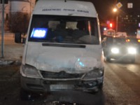 В Твери маршрутка "догнала" легковую иномарку. Подробности и фото аварии - Новости ТИА