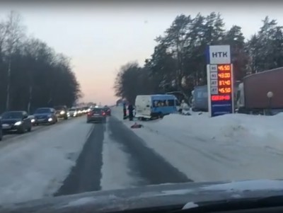 В Твери при столкновении легковушки и микроавтобуса пострадал человек - новости ТИА