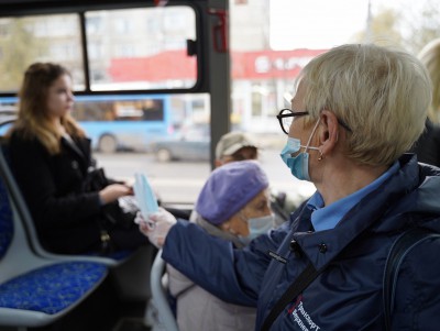 В Твери в автобусе произошёл конфликт между пассажирами из-за масок - Новости ТИА