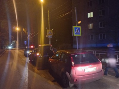 В Твери столкнулись два автомобиля, пострадал пешеход - новости ТИА