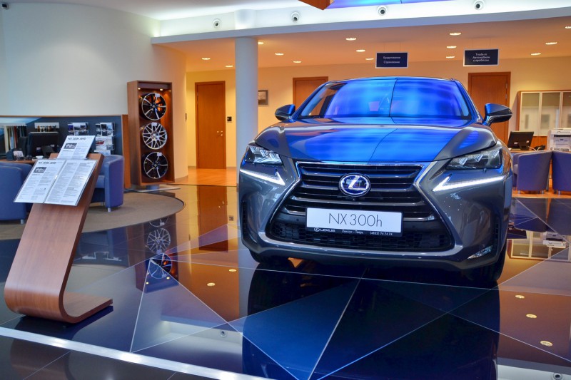 Лексус москва. Дилерский центр Lexus. Лексус центр Тверь. Автосалон Лексус.