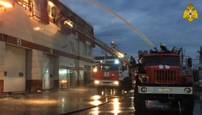 Потушить пожар в ангаре на улице Плеханова Твери удалось к середине ночи - Новости ТИА