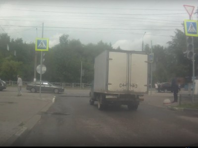 Опубликовано видео, как иномарка сбивает двух женщин с ребенком в Твери - Новости ТИА