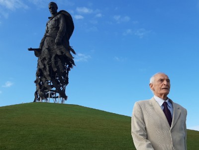 Василий Лановой посетил Ржевский мемориал Советскому солдату - новости ТИА