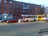 В Твери столкнулись маршрутка и Hyundai. Пострадала беременная девушка - Новости ТИА