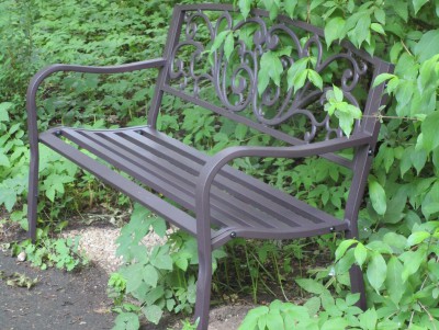 В ботаническом саду Твери установили новые скамейки на "Тропе легенд" - новости ТИА