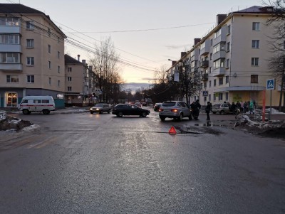 Во Ржеве на пешеходном переходе автомобиль сбил женщину - новости ТИА