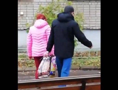 В Твери женщина выгнала пьющую пару с детской площадки - Новости ТИА