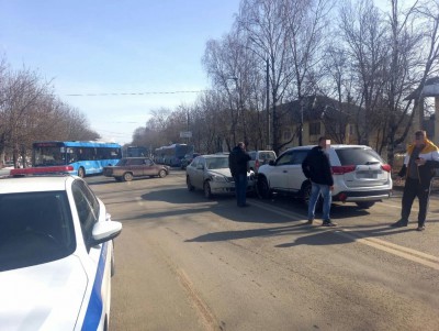На Петербургском шоссе в Твери столкнулись три машины, один человек пострадал - Новости ТИА