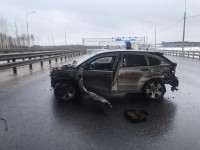 На М-10 женщина-водитель дважды повредила свою машину - новости ТИА