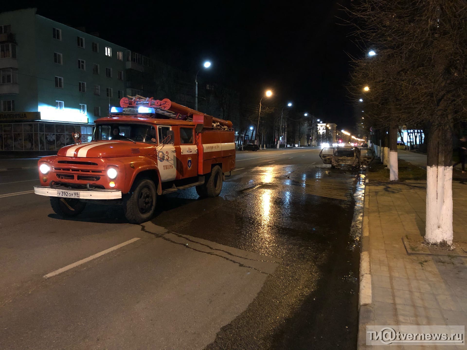 В Твери загорелась на ходу и сгорела машина - ТИА