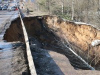 Ржевская прокуратура провела проверку по факту обрушения насыпи автодороги на ул. Краностроителей и направила иск в суд - Новости ТИА