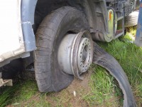 10 июля в Тверской области на трассе М-9 фуру из-за лопнувшего колеса вынесло на встречку. Один человек пострадал, один погиб - новости ТИА