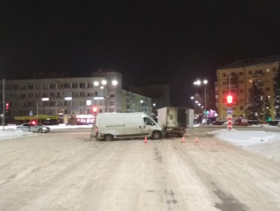 На площади Капошвара столкнулись три автомобиля - новости ТИА