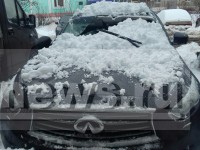 В Твери снег упал на машины: выбиты стекла, оторваны зеркала, смяты крыши - новости ТИА