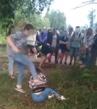 Избиение девочки-подростка в Кимрах сверстники сняли на телефон и распространили по соцсетям - Новости ТИА