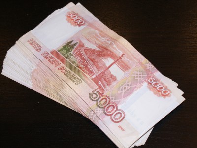 В Тверской области мужчина расплатился фальшивой купюрой, теперь его ждет суд - Новости ТИА