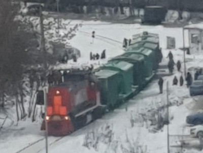 18-летняя девушка, которую сбил поезд, не услышала гудки из-за наушников - Новости ТИА