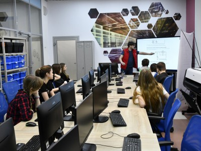 900 школьников посетили выездные мастер-классы технопарка "Кванториум"   - новости ТИА