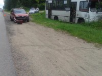 В Твери водитель "Форда" не уступил дорогу маршрутке, пострадала 39-летняя пассажирка маршрутного такси - Новости ТИА