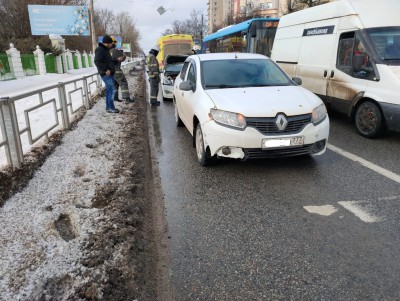 В Твери столкнулись две машины, водитель одной убежал с места ДТП - Новости ТИА