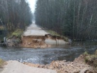 Дорожный фонд из-за размыва дороги  Толмачи - Ломовое  предлагает объезжать  аварийный участок по федеральной трассе - новости ТИА