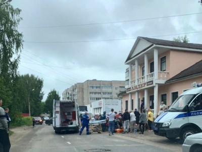 В Торжке при обрушении крыльца магазина погиб человек - новости ТИА