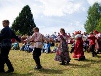 Более 300 человек встали в хоровод на фольклорном празднике "Троицкие гуляния"  - Новости ТИА