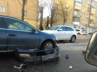 В Твери пьяный водитель "Инфинити" врезался в остановку и сбил пешехода - Новости ТИА