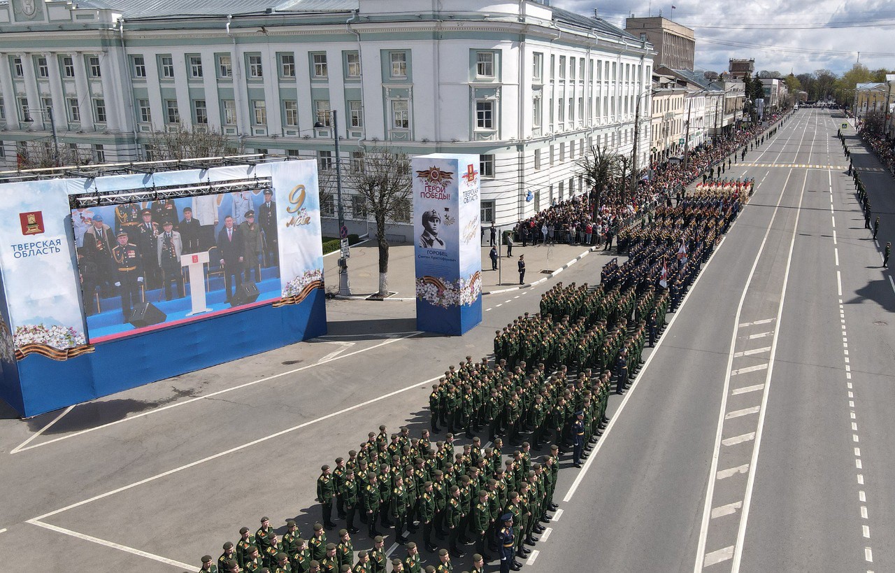 Парад победы тверь фото