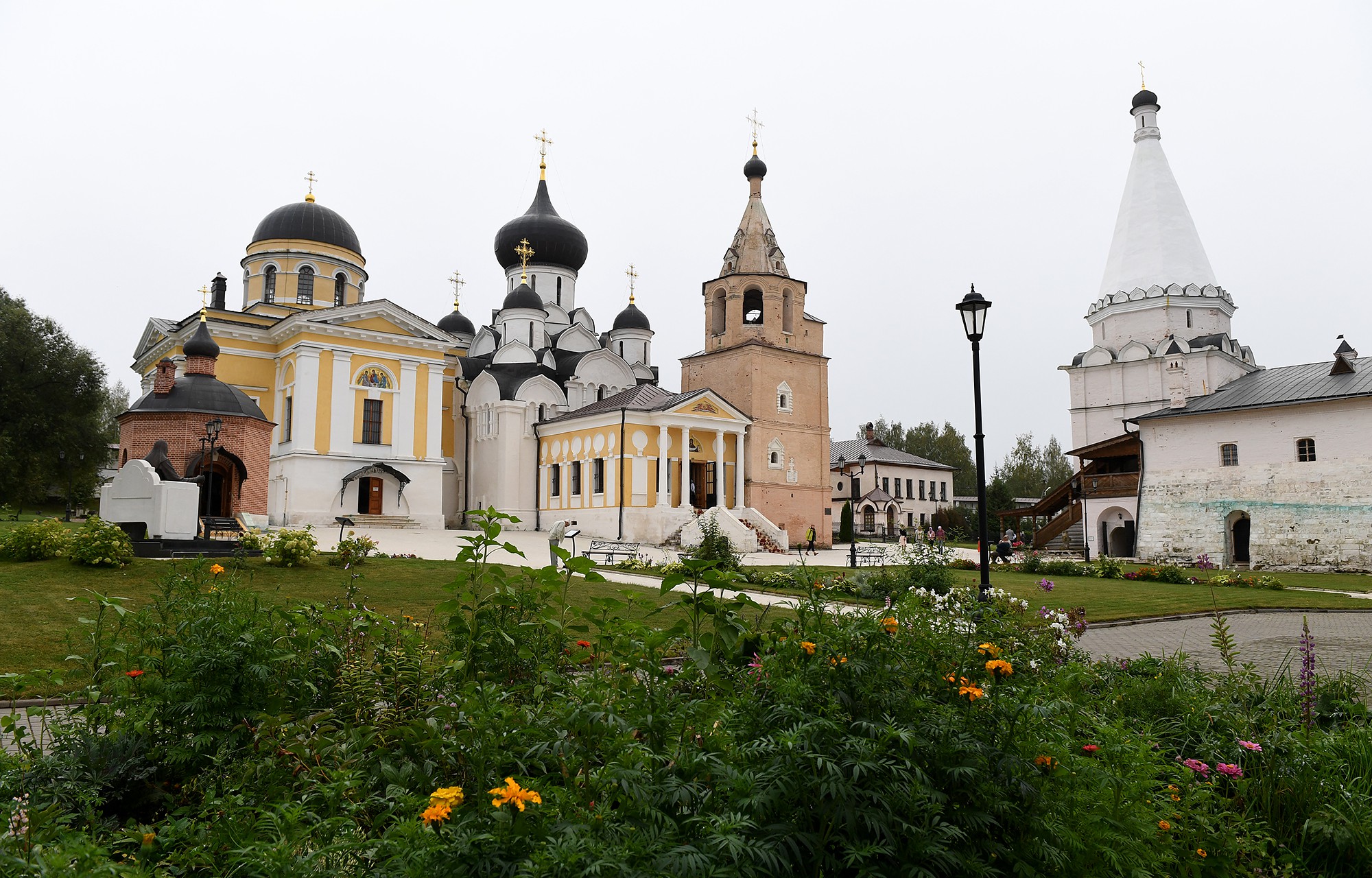 Старицкий монастырь фото