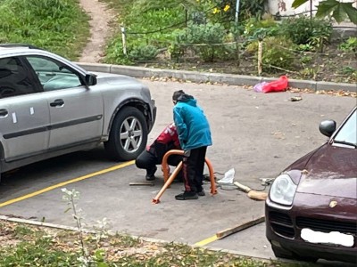 Жительница Твери пожаловалась на захват парковочного места во дворе - новости ТИА