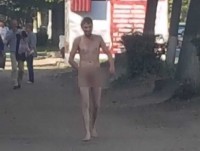 Во Ржеве по улицам и магазинам разгуливал абсолютно голый мужчина  - новости ТИА