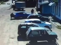 Появилось видео ДТП в Твери: водитель сбил женщину и скрылся с места аварии - Новости ТИА