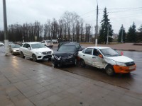 В Твери на набережной столкнулись 4 автомобиля - новости ТИА